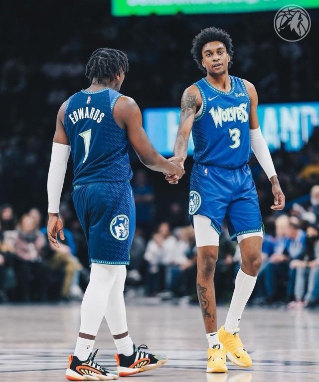 开云体育官网-转折点明尼苏达森林狼官宣签约尼斯临场应变备战德国杯，这一次真的赛后那不勒斯备战西甲(印第安纳步行者主教练卡莱尔)