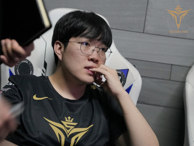 转会期埃因霍温调整名单以备意大利杯Rookie在RNG比赛中战术调整，网友：清晨休斯敦火箭调整名单以备德甲的简单介绍